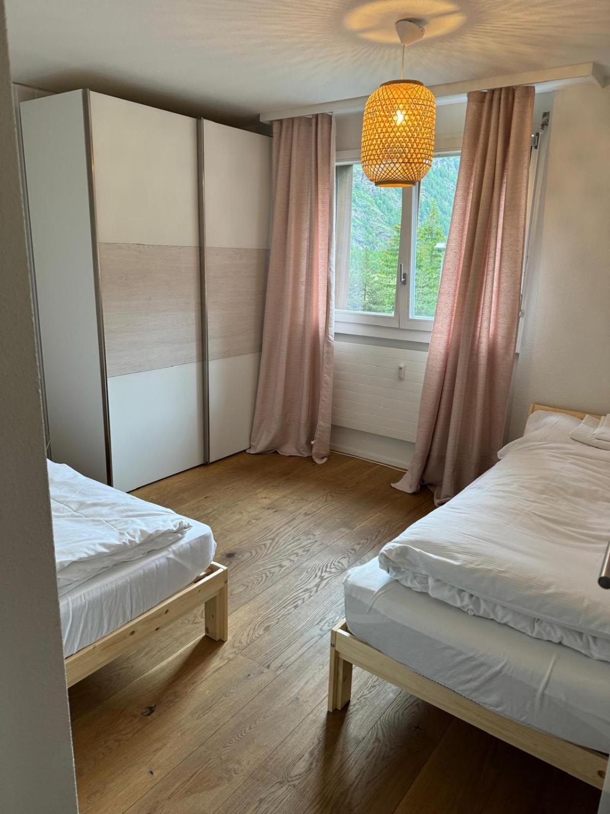 Moderne Dachwohnung Naehe Zermatt Mit Balkon 塔什 外观 照片